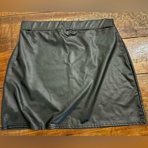 Boohoo Black Faux Leather Mini Skirt Women’s Size 8 Elastic Waistband